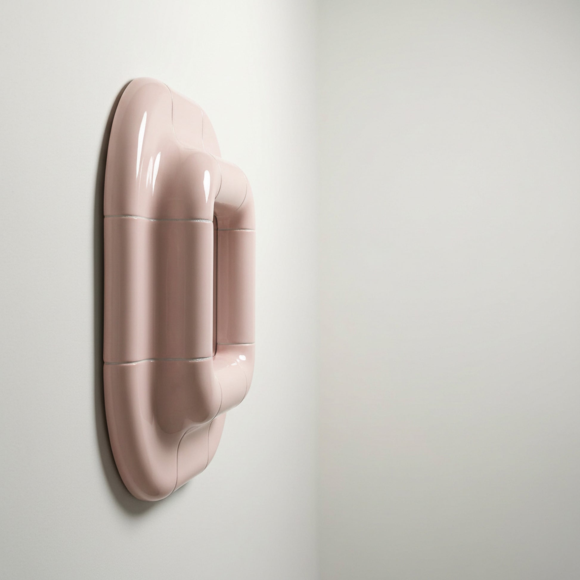 Side view of Lolo mirror in Blush Pink by Tilecito, showing 13.5 cm depth and thick rounded frame with glossy finish.