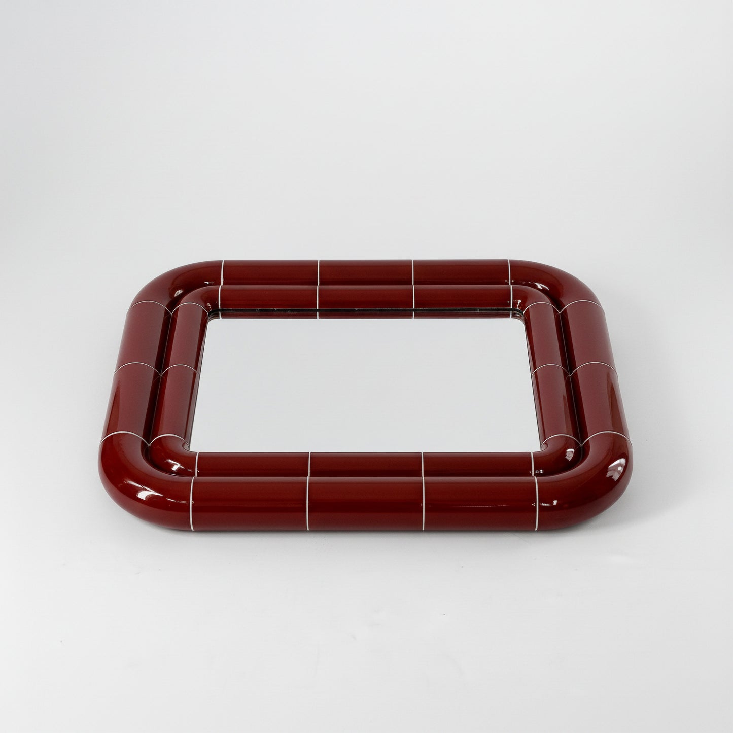 Portalito mirror in Deep Burgundy, horizontal position showing volume and structure