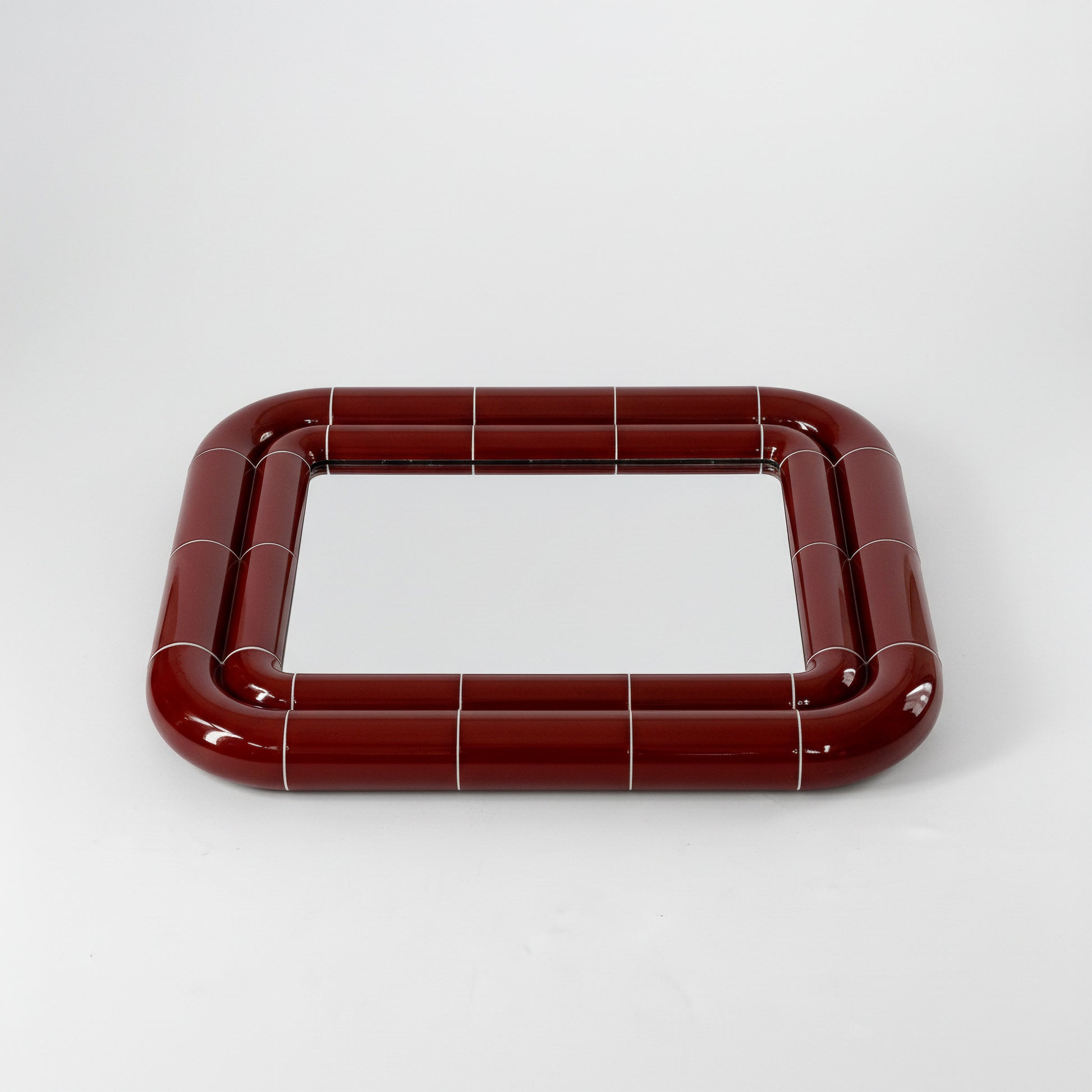 Portalito mirror in Deep Burgundy, horizontal position showing volume and structure