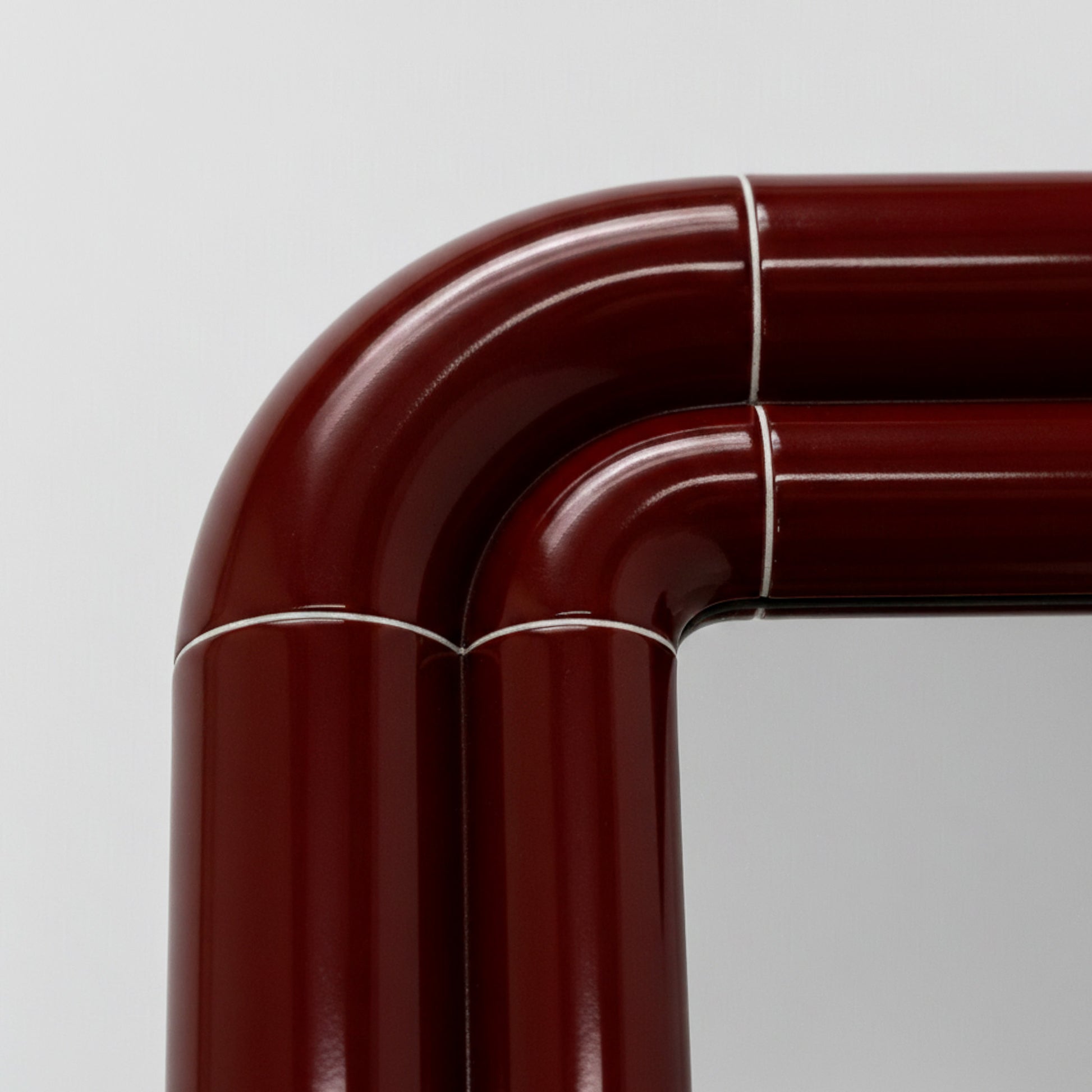 Detail of Portalito frame in Deep Burgundy, glossy curved surface with visible joints