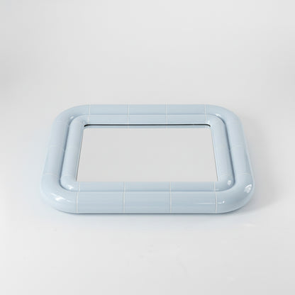 Portalito mirror in Ice Blue, horizontal position showing volume and structure