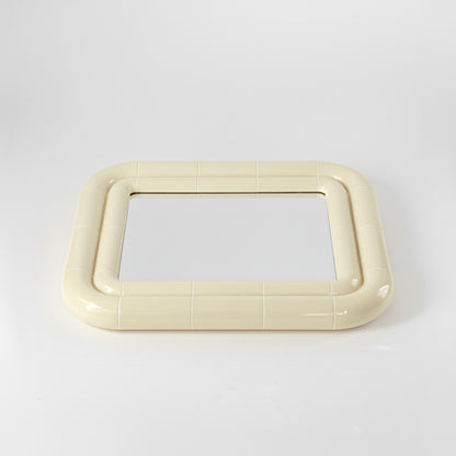 Portalito mirror in Soft Butter, horizontal position showing volume and structure